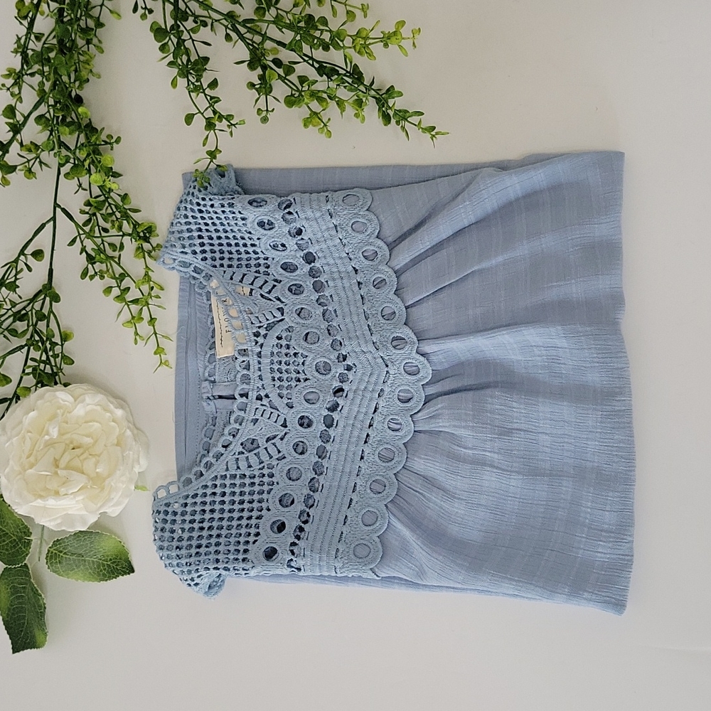 Anthropologie Flower and Feather  blue eyeler lace neck top twomen's size small - Picture 11 of 11